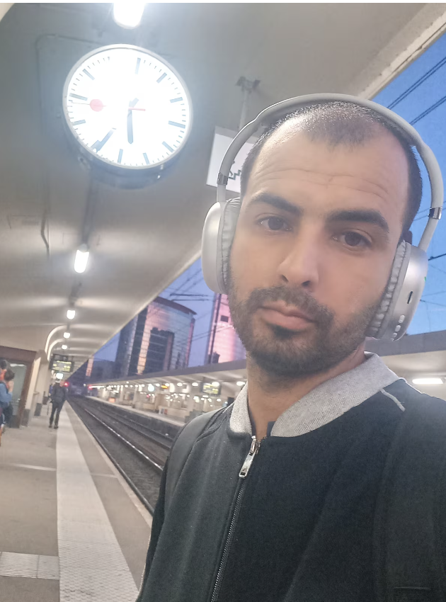 Warga Palestina ini menghabiskan lebih dari setahun mencoba melarikan diri dari Gaza... Dan dia akhirnya melakukannya dengan jet ski dan dengan bantuan ChatGPT