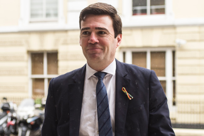 Andy Burnham mencetak kemenangan pemilihan sela Makerfield yang dominan saat ia mengembangkan kampanyenya untuk menantang kepemimpinan buruh Keir Starmer