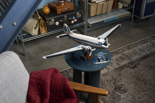 Terbang ke langit dengan Pesawat Douglas DC-3 PAN AM Lego 