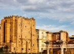Pekerja meninggal setelah terjebak di bawah menara abad pertengahan yang runtuh di dekat Colosseum Roma