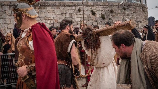 Yesus, bukan Perawan Maria, menyelamatkan dunia, Vatikan mengklarifikasi dalam dekrit baru yang disetujui oleh Paus Leo