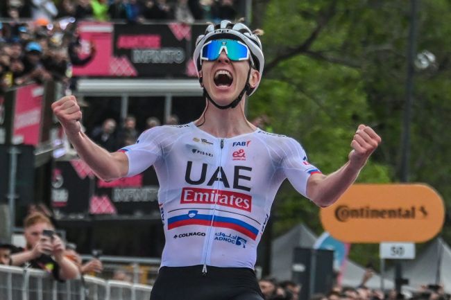 Tadej Pogacar membantah rumor tentang pensiun dini setelah Los Angeles: "Saya menikmati olahraga ini, saya tidak khawatir"