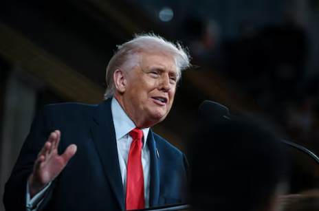 Trump mengisyaratkan kesiapan untuk kemungkinan serangan Iran