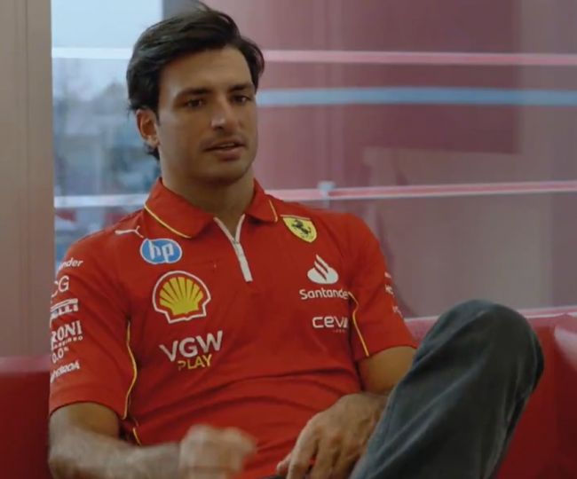 Penggemar Ferrari meninggalkan surat-surat yang mengharukan kepada Carlos Sainz: "Ini bukan perpisahan tetapi sampai jumpa nanti"