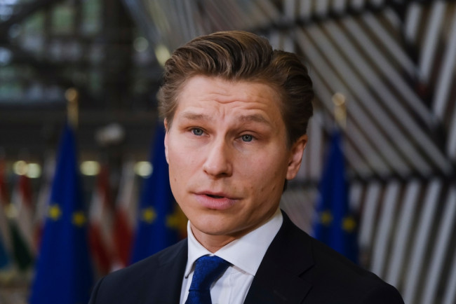 Finlandia mempertimbangkan untuk mencabut larangan senjata nuklir