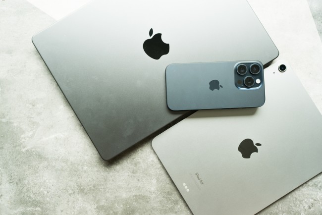 Apple mengembangkan laptop Mac anggaran untuk menyaingi Chromebook, lapor Bloomberg News