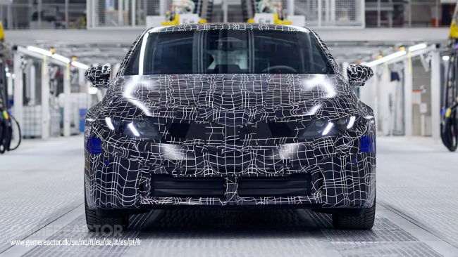 BMW meluncurkan model pra-produksi i3 pertama dari pabrik Munich