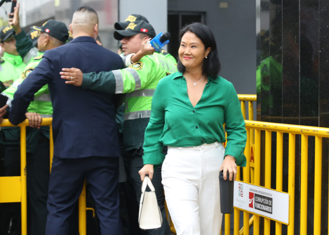 Pemilu Peru saling berhadapan saat pemungutan suara di luar negeri mendorong Fujimori