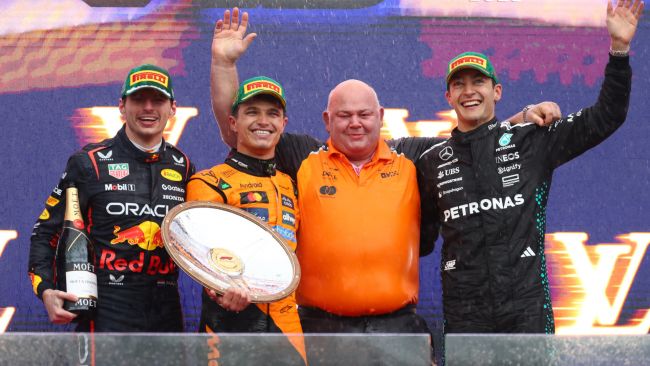 Lando Norris mengklaim kemenangan F1 pertama tahun 2025 dalam balapan yang kacau dan hujan di Melbourne