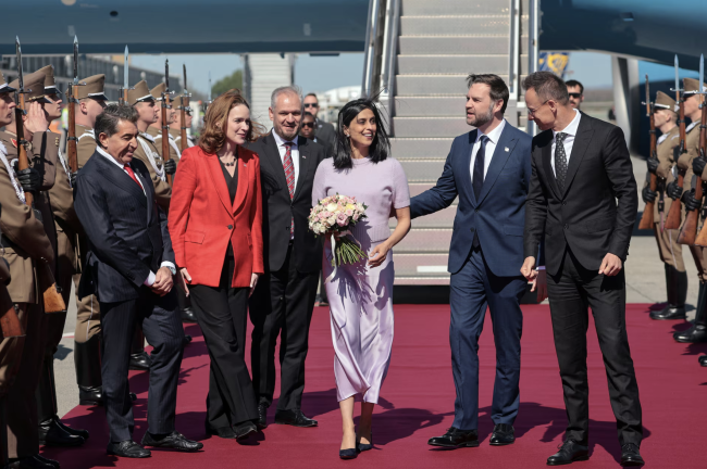 Vance mengunjungi Hongaria untuk mendukung Orbán menjelang pemilihan ketat