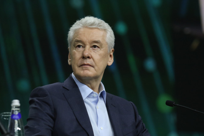 Rusia mengatakan pihaknya menggagalkan serangan pesawat tak berawak Ukraina terbesar dalam setahun selama akhir pekan
