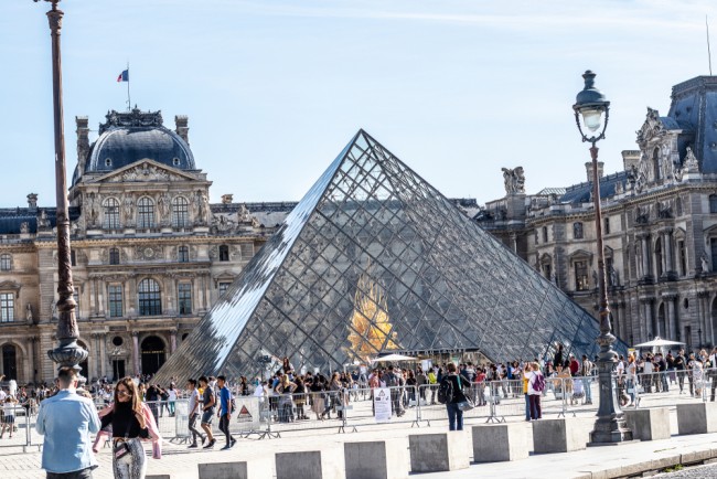 Louvre akan tetap tutup pada hari Senin karena pemogokan