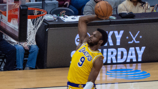 LeBron James "tidak menerima begitu saja" bermain dengan putranya, saat mereka mendekati yang pertama dalam sejarah NBA