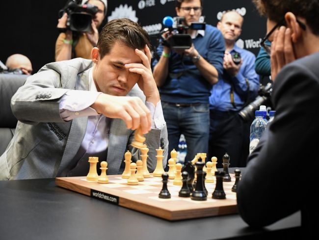 Magnus Carlsen merenungkan berhenti catur klasik setelah kehilangan kesabaran melawan Gukesh