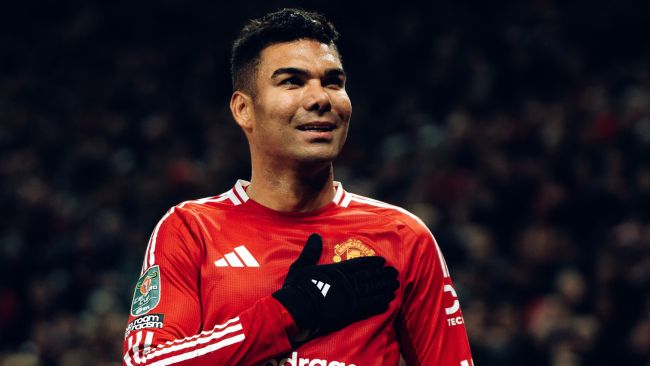 Manchester United kembali ke performa terbaik dengan kemenangan 5-2 di pertandingan pertama Van Nistelrooy