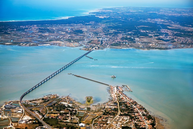 Pengemudi berteriak "Allahu Akbar" membajak pejalan kaki di Prancis barat