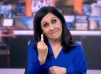 Presenter BBC mengeluarkan permintaan maaf setelah secara tidak sengaja mengacungkan jari tengah kepada pemirsa