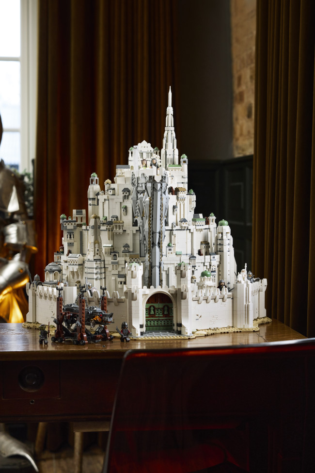 Lego secara resmi mengungkapkan set Lord of the Rings: Minas Tirith, salah satu set Lego terbesar yang pernah ada