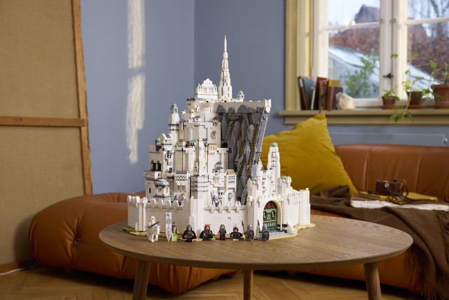 Lego secara resmi mengungkapkan set Lord of the Rings: Minas Tirith, salah satu set Lego terbesar yang pernah ada