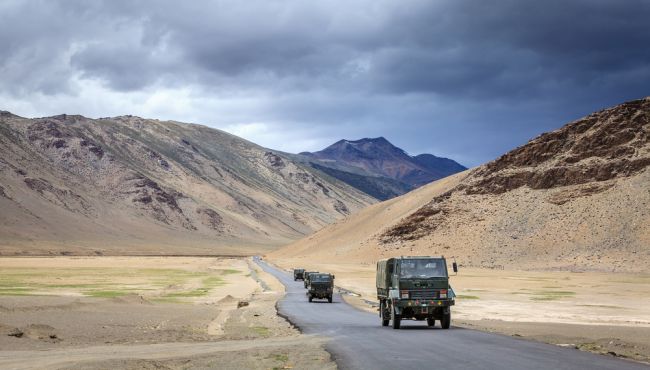 Pakistan menghantam tiga provinsi Afghanistan dengan serangan udara