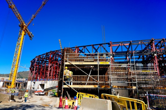 FC Barcelona mengalami kemunduran lain dengan pembukaan kembali stadion yang tertunda