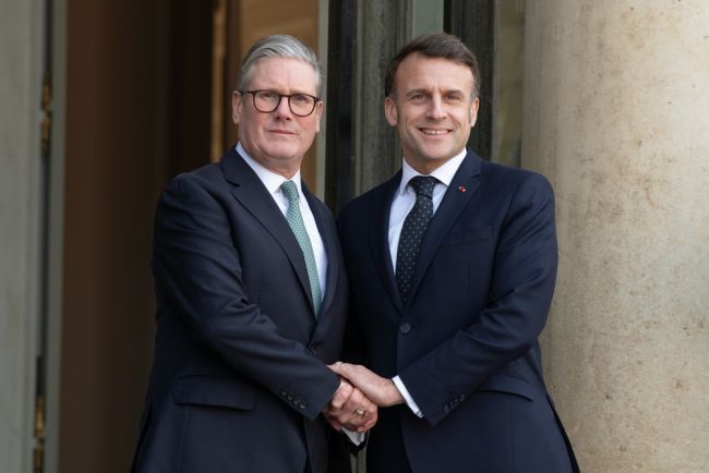 Inggris dan Prancis bergabung dalam langkah menuju penangkalan nuklir Eropa