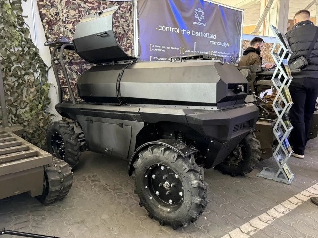 Misi MAUL: Bagaimana robot menyelamatkan seorang tentara Ukraina setelah ranjau darat merobek kakinya di "zona pembunuhan" 65 km di belakang garis musuh