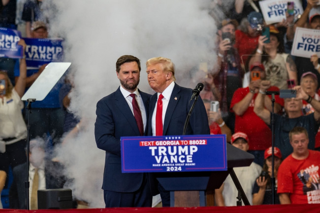 Vance Dukung Trump dalam Perang Iran, Meremehkan Perbedaan Kebijakan