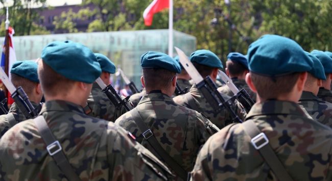 Pelatihan militer untuk 400.000 orang pada tahun 2026: Polandia meluncurkan 
