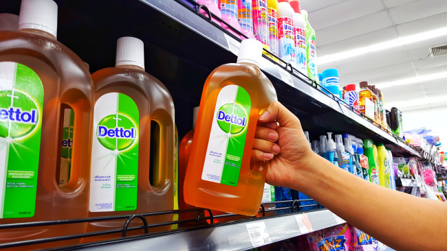 Dettol meminta maaf saat iklan baru dipanggil karena mengobjektifikasi perempuan