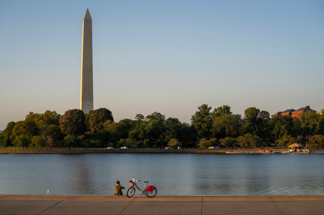 Mantan atlet Olimpiade membantah klaim dia merusak kolam refleksi Washington DC
