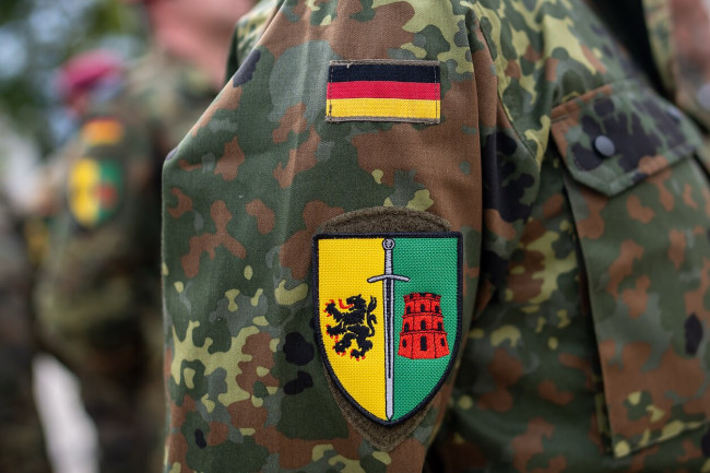 300.000 pemuda Jerman diminta untuk bertugas di militer, tetapi hanya 530 yang menjadi rekrutan baru