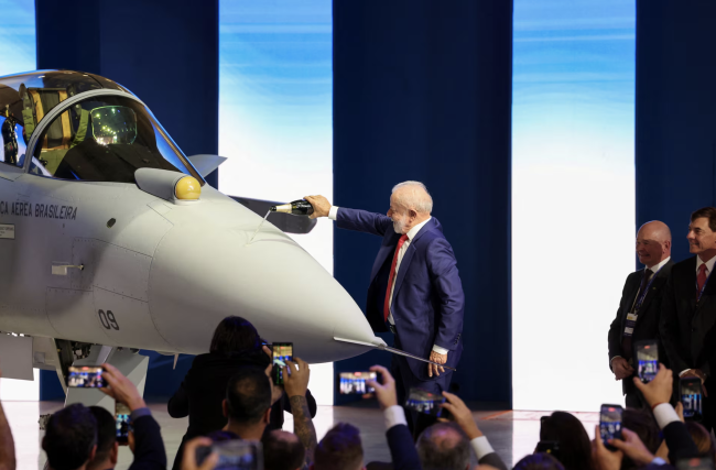 Brasil meluncurkan jet tempur supersonik pertama yang dibangun di dalam negeri