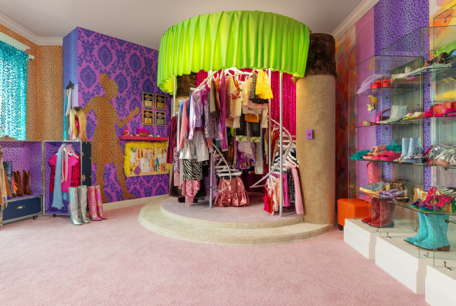 Rayakan 20 tahun Hannah Montana dengan menginap di rumah pantai Malibu karakter Disney