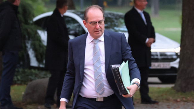 Jerman akan memperpanjang pemeriksaan perbatasan selama enam bulan lagi