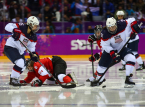 Kapten hoki es Tim AS Hilary Knight menyebut lelucon Trump sebagai tidak menyenangkan dan membela tim putra