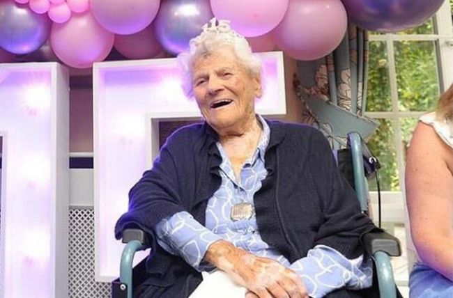 Ethel Caterham, 115, menjadi orang tertua di dunia yang masih hidup