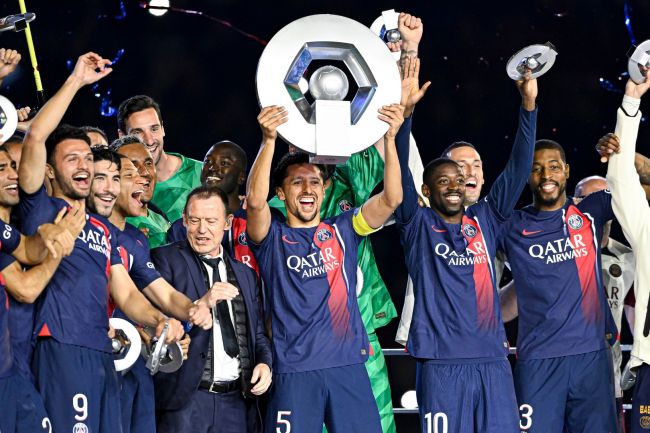 Paris Saint-Germain memenangkan Ligue 1 meskipun Lens agresif yang pantas mendapatkan lebih
