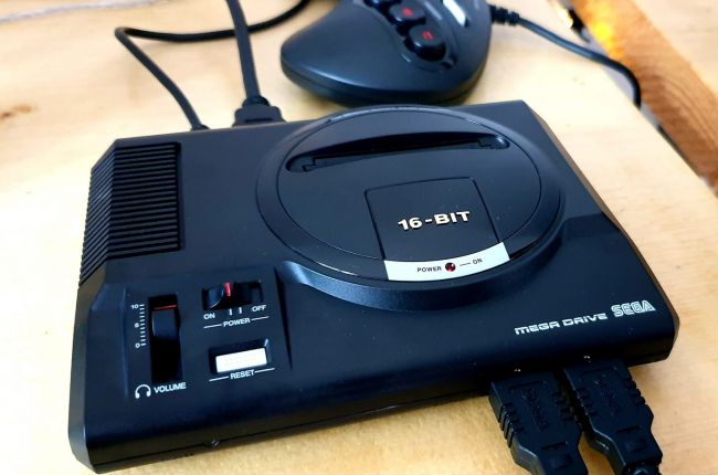 Periferal baru menghadirkan game online ke Mega Drive