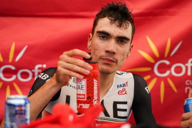 Juan Ayuso berpikir bahwa UEA Team Emirates mencoba merusaknya: "Ini adalah kediktatoran"