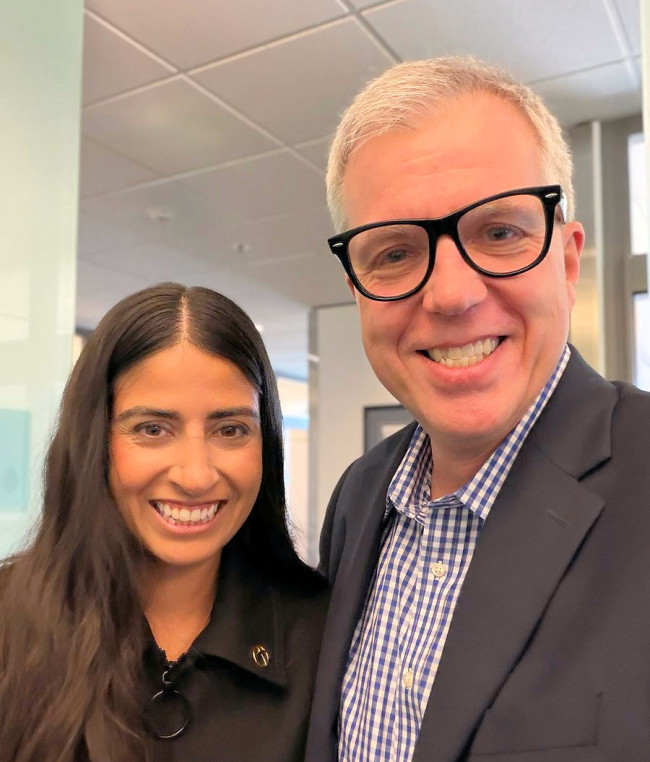 Larry "Mayor Nelson" Hryb dan bos Xbox yang baru mengadakan pertemuan minggu ini