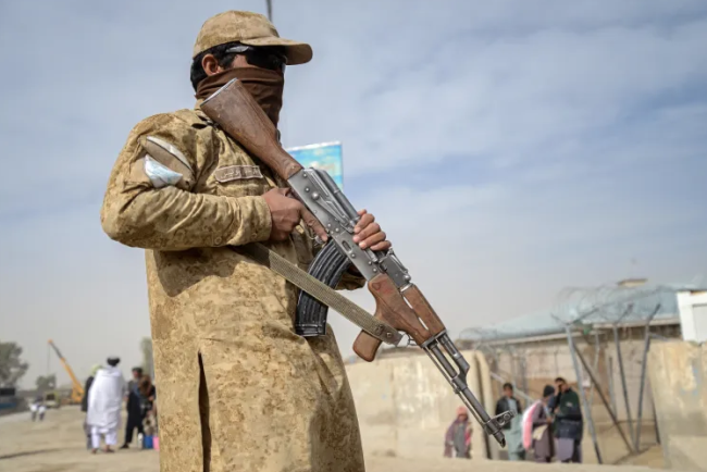 Pakistan dan pasukan Afghanistan bentrok di sepanjang perbatasan setelah berhari-hari permusuhan