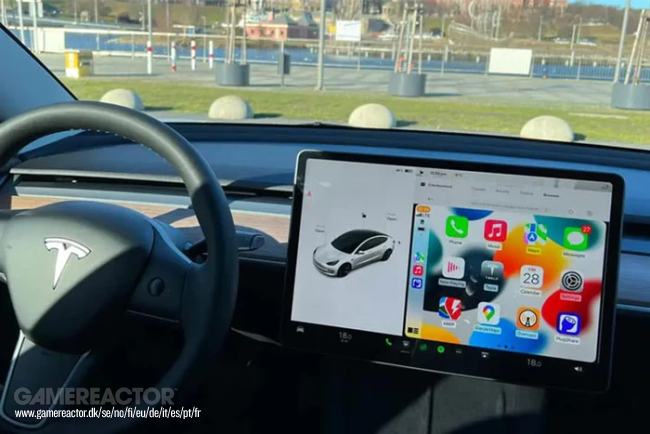 Tesla menunda implementasi Apple CarPlay lagi