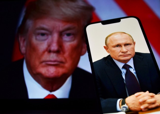 Trump dan Putin mengadakan pembicaraan menjelang kunjungan Zelensky ke Washington