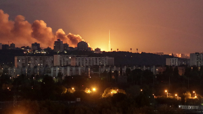 Rusia menembakkan lebih dari 40 rudal balistik ke Kyiv tadi malam