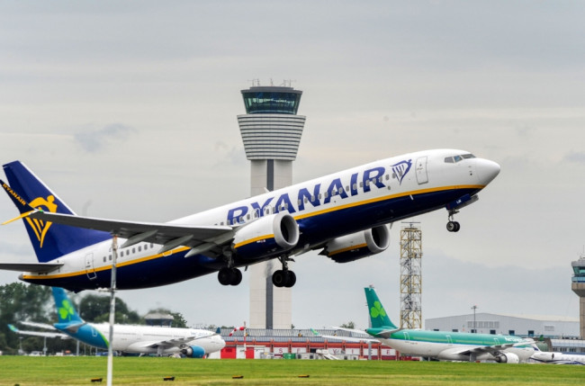 Ryanair terbuka untuk menggunakan Starlink di masa depan meskipun Musk berseteru