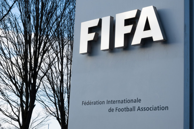 Swedia dan Serbia, negara berikutnya setelah Wales yang menarik dukungan untuk Infantino