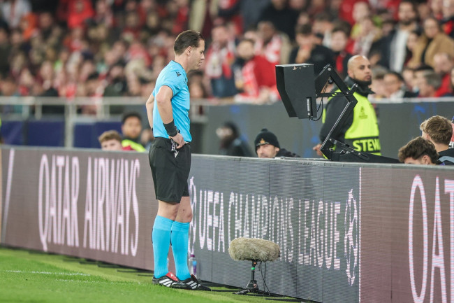 UEFA mengingatkan bahwa VAR hanya boleh digunakan "untuk kesalahan yang jelas dan jelas"