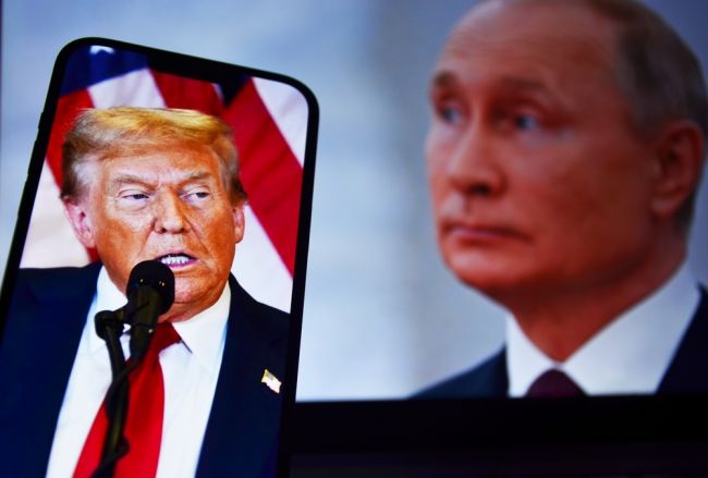 Trump mendesak diakhiri konflik Israel-Iran setelah panggilan dengan Putin