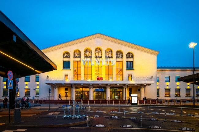 Bandara Vilnius ditutup lagi karena balon